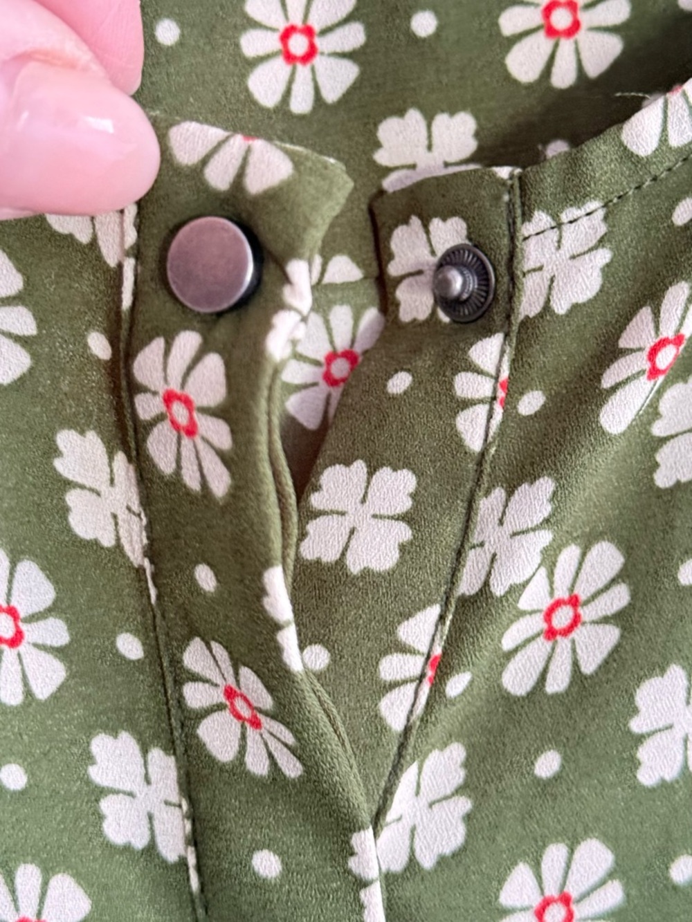 Sleeveless Floral Tank Top caBi Size Small Green Boho Lightweight - Picture 4 of 7